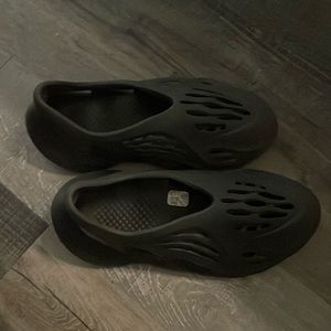 Yeezy foam runners 9162807358 Apple Pay only